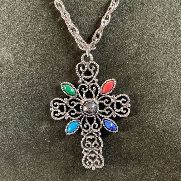 Vintage Avon Fillagree Christan Cross Necklace Jewelry Silvertone 14” 70’s - Picture 1 of 7